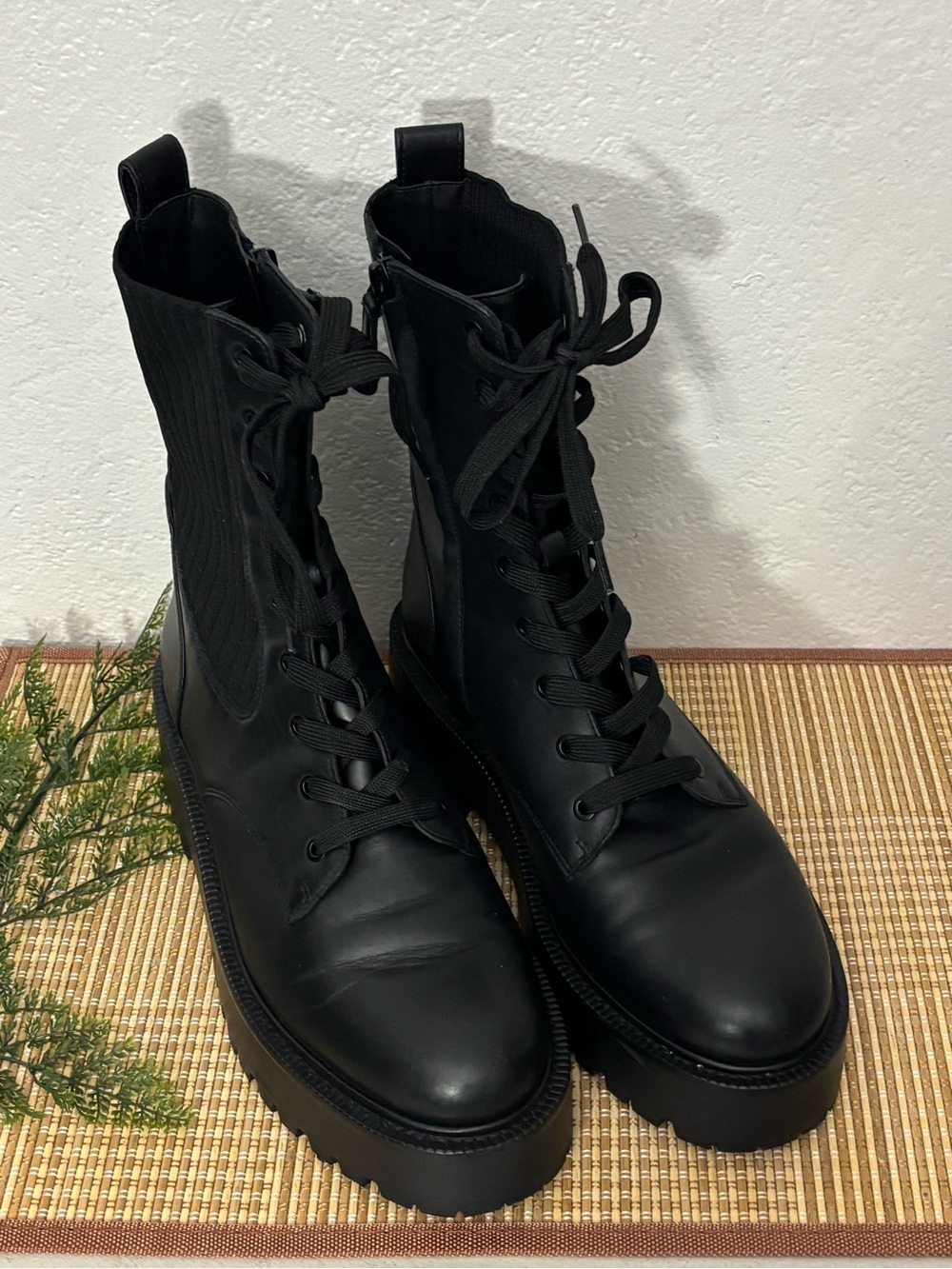 Sam Edelman Woman EVINA Lace Up Bootie Size: 9M - Picture 2 of 6